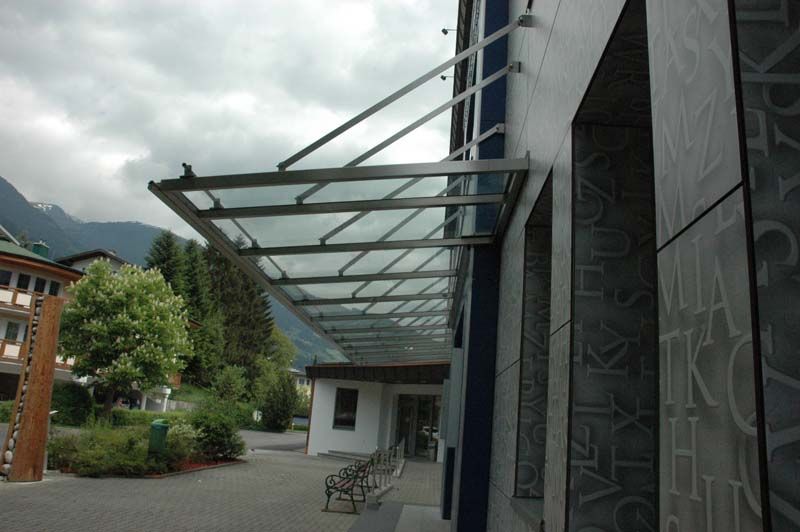 Vordach aus Glas